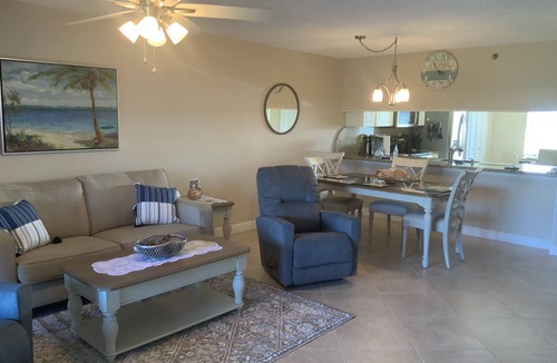 Jupiter Condo | Jupiter Bay Garden View Easy Walk to Carlin Park Beach, Shops, Restaurants&Fun