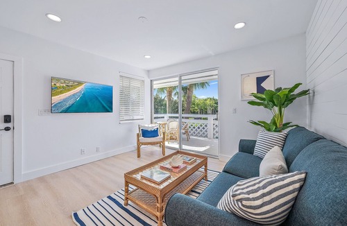Jupiter Bay Condo | Jupiter beach 1 Bedroom Villa Newly Renovated walking distance to beach