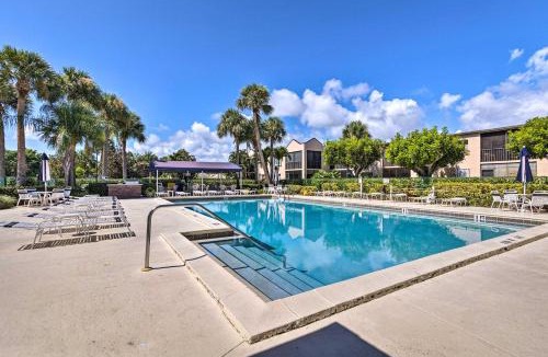 Sea Palms Apartment | Jupiter Condo with Pool Access, Walk to Beach!