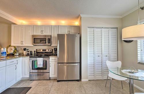 Sea Palms Apartment | Jupiter Condo with Pool Access, Walk to Beach!