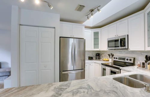 North Palm Beach Heights House | Jupiter Townhome w/Patio & Yard ~ 6 Mi to Beach!