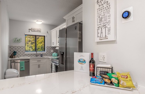 Bella Vista Condo | JupRent's -Paradise on the Park - 3bed/3bath - Prime Location near Everything!