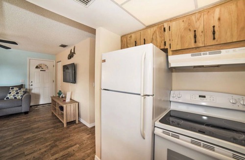 Indian Rocks Beach Apartment | Just 1 block from the sugar white sand beach. Charming 2 bedroom Beach suite with large private deck . Walk To Restaurants, Shops And The Beach