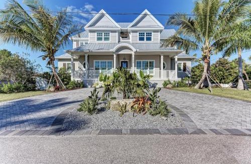 Holmes Beach House | Just Beachy managed by Beach Retreats