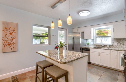 Anona House | Just Minutes to the World's Best Beaches! Beautifully Furnished ~ Gas Grill ~ Family Coastal Escape
