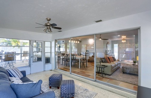 Anona House | Just Minutes to the World's Best Beaches! Beautifully Furnished ~ Gas Grill ~ Family Coastal Escape