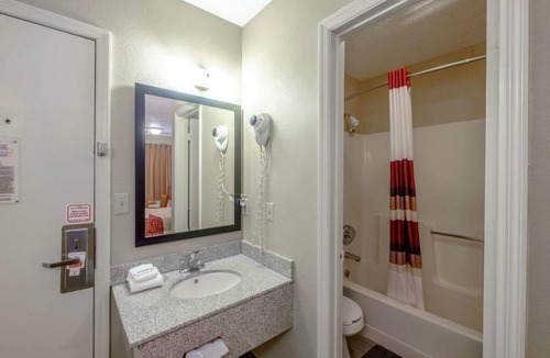 Lookout Valley Neighborhood Association House | Just What You Were Looking For! Indoor Pool, Near Southside Historic District