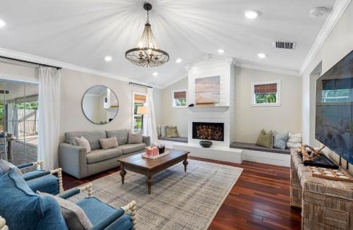 Clearwater House | Just Wow! Luxury & Huge Heated Pool & Spa Home!