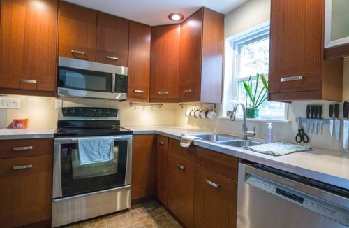 Berwyn House | K9 Cottage @ Berwyn MainLine - No Pet Fees