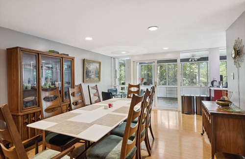 Ashley Oaks House | KABINO: Mid-Century Modern with Floor to Ceiling Pine Views