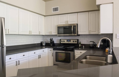 Wellington Apartment | Kasa | Family Friendly 2BD + Private Balcony | Wellington