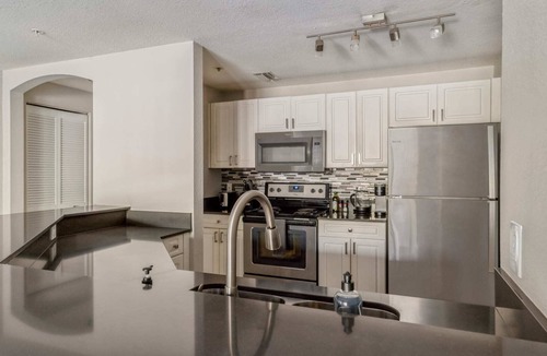 Wellington Apartment | Kasa | Family Friendly 3BD + Laptop Friendly | Wellington