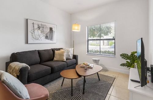 Davie Apartment | Kasa | Hit Las Olas Boulevard for Shopping + Dining | Fort Lauderdale