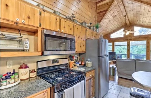 Foxfire Estates Cabin | Katahdin Cabin, tranquil n rustic with inside hot tub, close to town! Romantic!