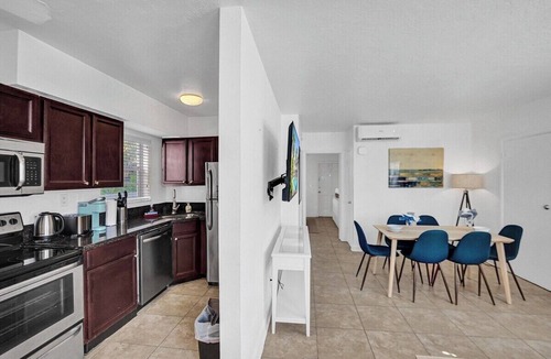 North Beach Apartment | Keep it simple at this peaceful and centrally-located place