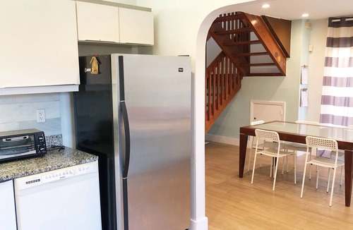 Ludlam House | KENDALL FAMILY-STYLE YELLOW HOUSE