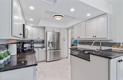 Gulf Gate Woods House | KEY DREAMS-LARGE HEATED POOL-3 BR-10 MIN TO SIESTA KEY-SLEEPS 8-GULF GATE
