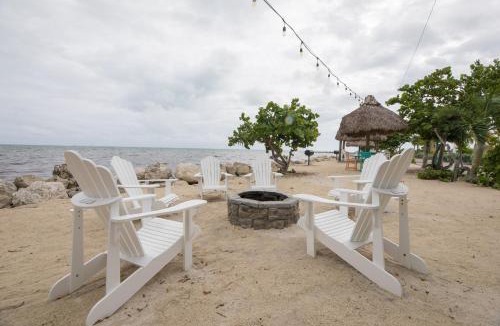 Key Largo House | Key Largo 3bed 3bath ocean side,heated pools, bbq areas free Golf cart, bikes,canoes