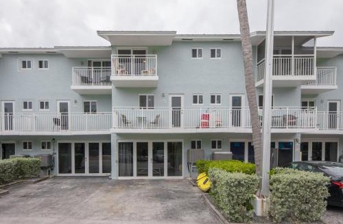 Key Largo House | Key Largo 3bed 3bath ocean side,heated pools, bbq areas free Golf cart, bikes,canoes