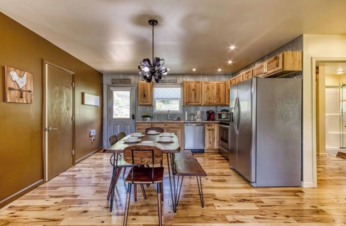 Chalet Village North Ski Chalet | Key Lime Pie, Hot Tub,WIFI, FREE tickets each paid day!