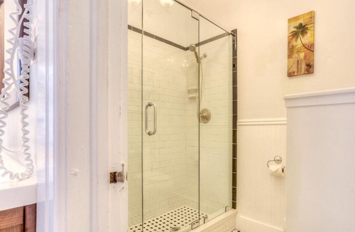 Historic Seaport Bed & Breakfast | Key West Harbor Inn - Adults Only