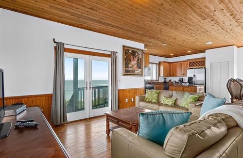 Painters Hill House | Key West-style oceanfront home with breathtaking views & beach access