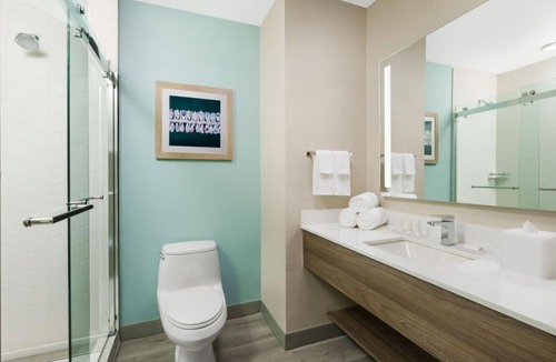 Marathon Hotel | Keys Vacation Starts Here! Three Amazing Units, Free Breakfast, Outdoor Pool