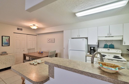 New Smyrna Beach Condo | Kiawah Bay 107 - 2 bedroom 2 bath steps to the river and ocean!