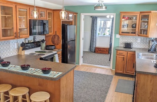 Pocono Summit House | KidApproved ~PrivateLake&Beach FencedYard~Kalahari