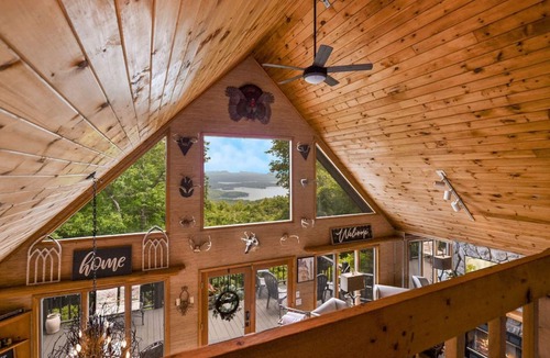 Blue Ridge Ski Chalet | Killer Views of Lake + Pickleball + Hot Tub + Private