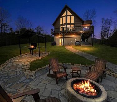 Turtletown House | King Bear Cabin - Sensational near Blue Ridge, Turtletown, TN