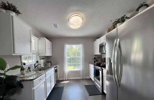 Norcross House | King Bed/2 Living-rooms/Patio/BBQ Grill