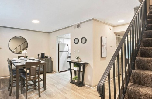 Cumberland Apartment | King Bed, 5 min walk Truist Park | The Battery