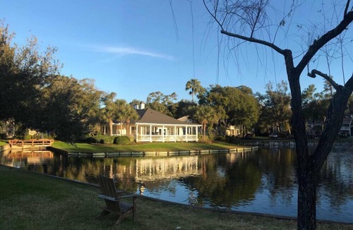 Demere Park Condo | King bed, downstairs, 2/2, updated and spotless!