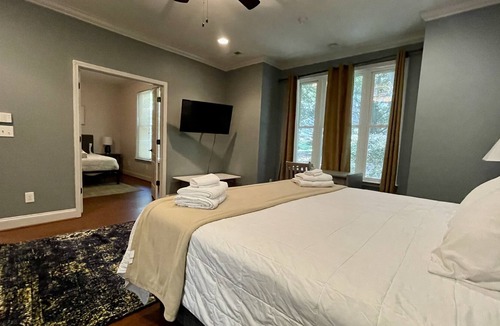 Biddleville House | King Bed Master Suite Near Uptown