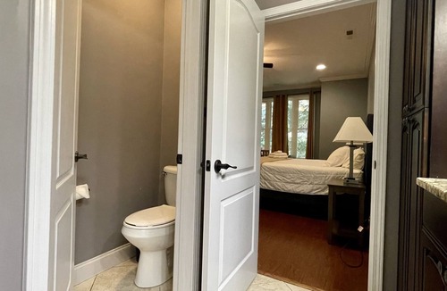 Biddleville House | King Bed Master Suite Near Uptown