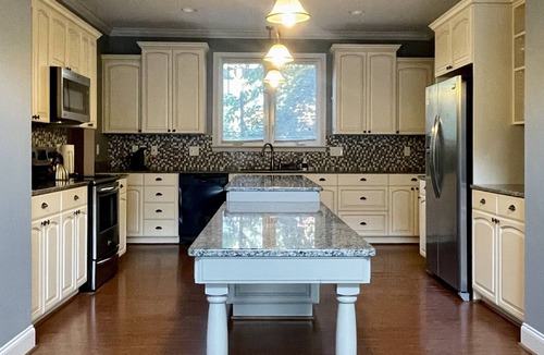 Biddleville House | King Bed Master Suite Near Uptown