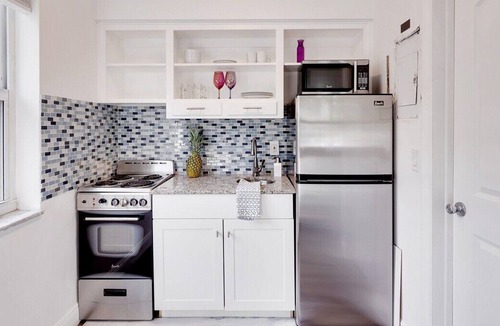 Lake Worth House | King Bed| Steps from downtown| 5 mins to Beach