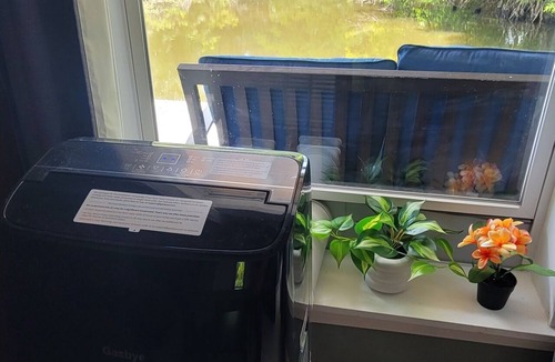 Forest Hills Apartment | King bed,waterfront with cold AC in quiet neighborhood