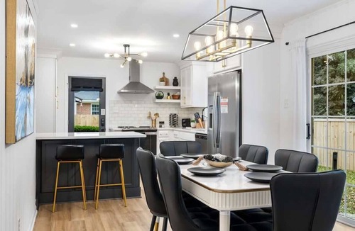 North Charleston House | King Beds-Fire Pit-Minutes to Downtown & Beaches