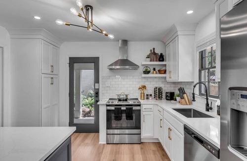 North Charleston House | King Beds-Fire Pit-Minutes to Downtown & Beaches