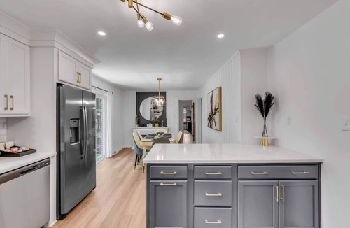 North Charleston House | King Beds-Fire Pit-Minutes to Downtown & Beaches