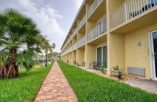Treasure Island Hotel | King Room Marina View