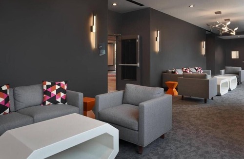 Williamsburg Apartment | King Room Near Tennis Court by Luxury Bookings ORL
