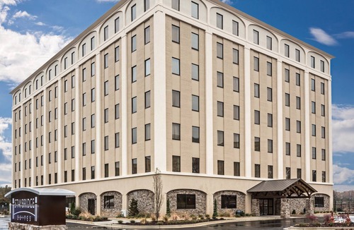 Eagan Park Apartment | King Studio Near ATL | Free Breakfast + 24h Business Center!