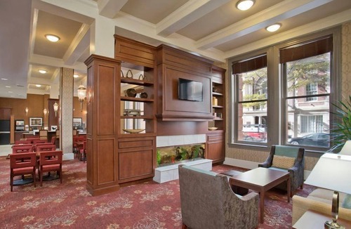 Downtown Baltimore Apartment | King Studio w/Full Kitchen | Free Breakfast + Gym
