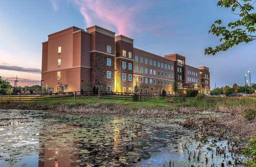 Farragut Apartment | King Studio w/Kitchen | Pool, Breakfast & Gym
