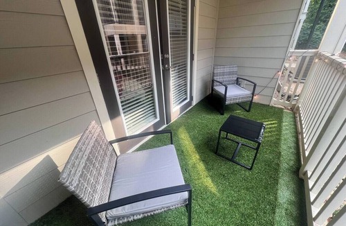 Cumberland Apartment | King Suite | 1mi to The Battery + Mins to Midtown!