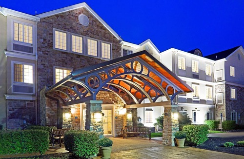 Cranbury Condo | King Suite. Free Breakfast Buffet. Only 20 Minutes from Princeton.