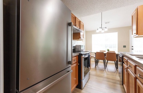 Barium Springs House | King Suite+ Swim Hot Tub + Fire Pit+ Families & Couples LNM ST Park+CLT Airport